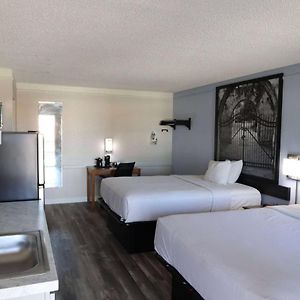 Queen Room Two Queen Beds Non-Smoking
